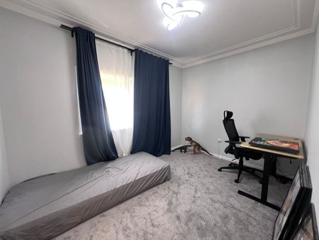Stylish Renovated Family Home - Comfort and Convenience - Photo 2