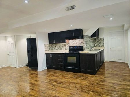 For Lease - 211 Zokol Drive, Aurora, Ontario - Photo 3