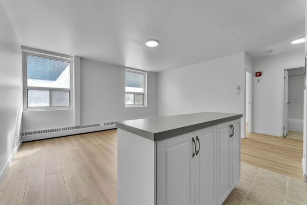 145 York St - Photo 1