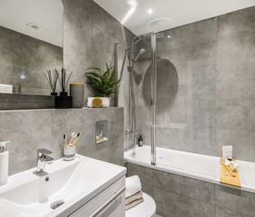 4 bedroom end of terrace house to rent - Photo 5