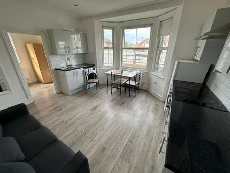 2 bedroom flat to rent - Photo 4