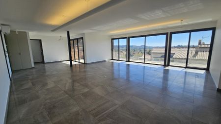 Location Maison 5 pièces 209m² LA COLLE SUR LOUP 06480 - Photo 2