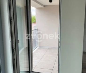 Pronájem luxusního bytu 1+kk s balkonem a možností krytého parkován... - Фото 4