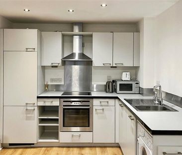 2 bedroom flat to rent - Photo 2