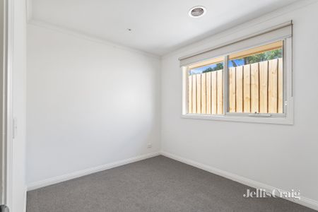 77 Graham Road, Viewbank - Photo 2
