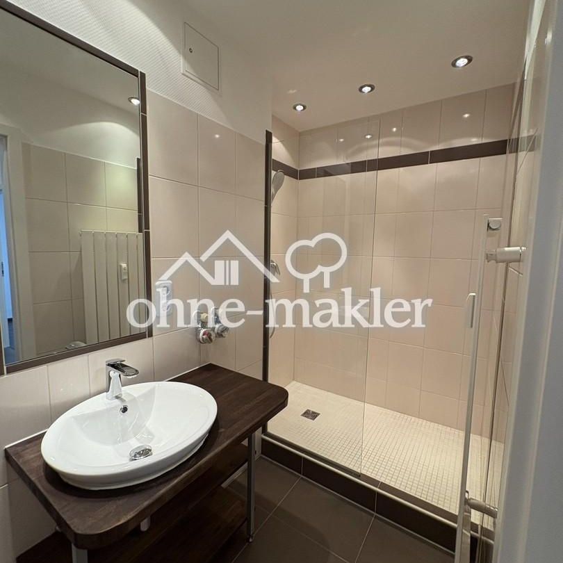 Mitten in der City: Frisch renovierte 2-ZKB mit Traumaussicht & EBK - Photo 1