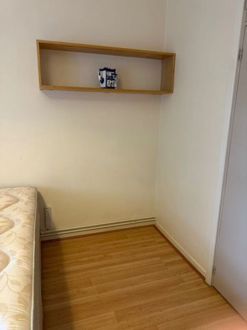 Room in a Shared Flat, Ballantrae House, NW2 - Photo 4