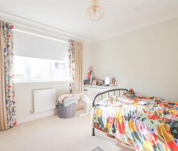 5 bedroom detached house to rent - Photo 4