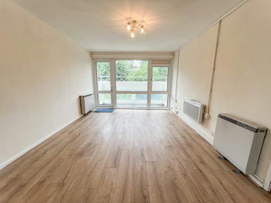 Flat to rent on - Photo 1