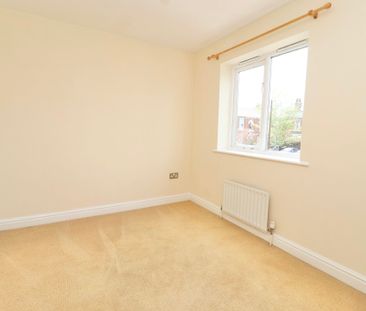 3 bedroom Semi-Detached House to let - Photo 3