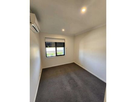 Near New 3 Bedroom Townhouse - Photo 3