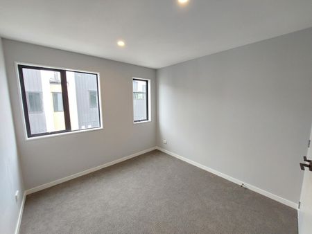 Exceptional 3-Level 4-Bedroom townhouse in Double Grammar Zone! - Photo 5