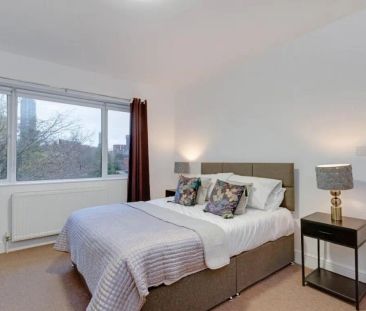 3 bedroom house in London - Photo 4