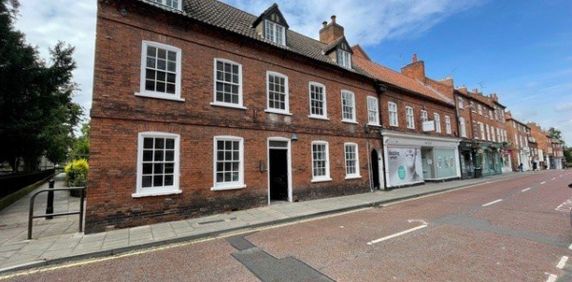 Appletongate, Newark, Notts, NG24 - Photo 2