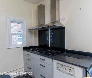 Room 10, 38 Heslington Road - Photo 4