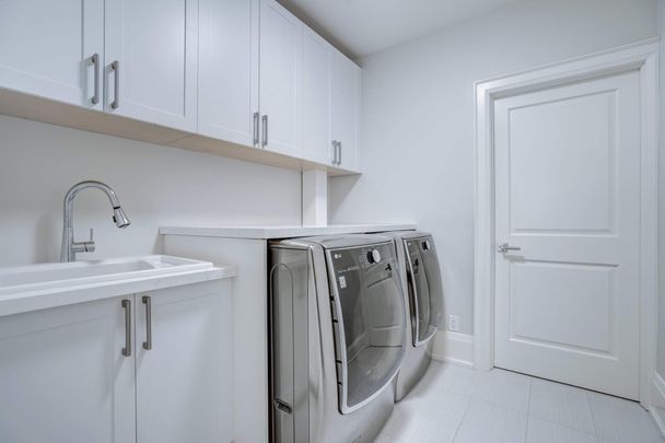 For Lease - 352B Lawrence Avenue, Toronto, Ontario - Photo 1