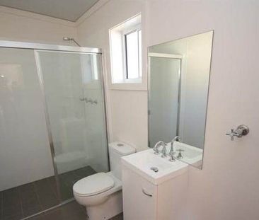 Spacious 2 bedroom Granny Flat - Photo 3