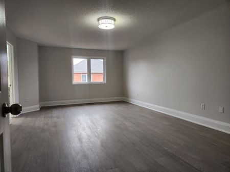 Four bedroom for rent Brampton - Photo 2