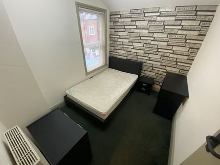 Room 3, 12, Lovat Road, Preston - Photo 4