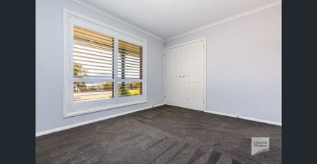 A home that offers space, storage & comfort! - Photo 4