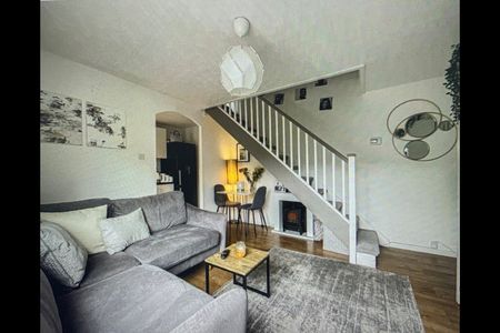 1 Bed Terraced House, Shawley Croft, B27 - Photo 2