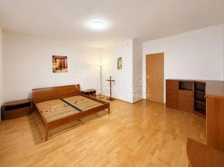 Výjimečné bydlení v prestižní Rezidenci Zvonařka v srdci pražských Vinohrad - Photo 5