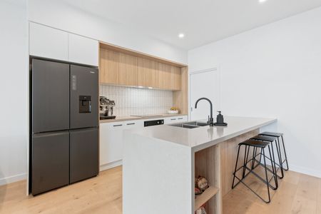 STYLISH COASTAL LIVING JUST 200M FROM THE BEACH - Photo 5