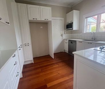 Charm and Character Family home - Photo 6