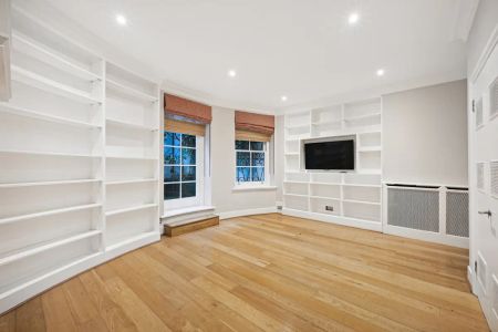 3 bedroom flat in London - Photo 2