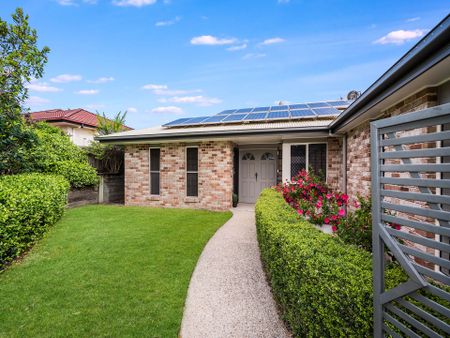 Beautiful Brick Home in Buderim with Pool&excl; - Photo 3