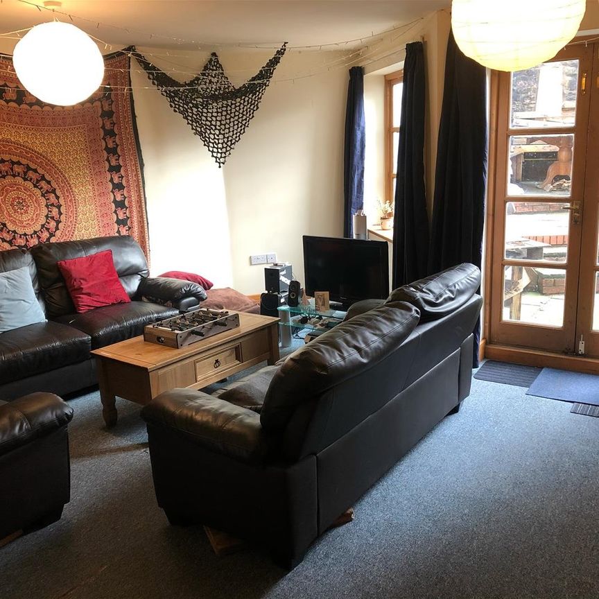 Johnny Ball Lane, Bristol - Photo 1