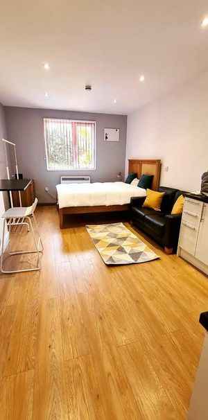 Studio to rent - Photo 1