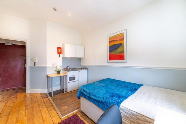 Studio to rent - Photo 1