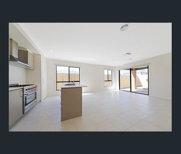 🏡 4-Bedroom House in Wallan - Photo 6