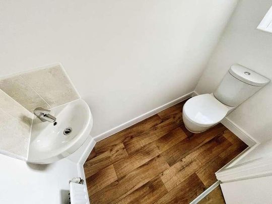 Clos Cwm Golau, Merthyr Tydfil, CF47 - Photo 1