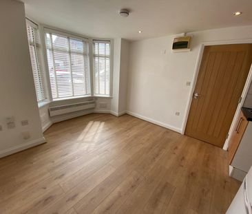 1 bedroom Flat To Let - Photo 2