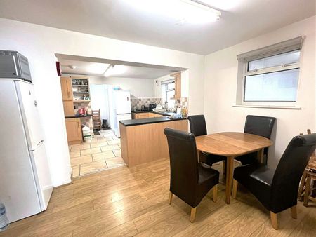 Flat to rent on - Photo 4