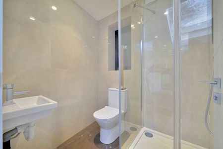 Luxury Family Home - Photo 4