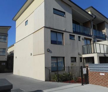 “FANTASTIC LOW MAINTENANCE APARTMENT - HEART OF GLENROY!” - Photo 1