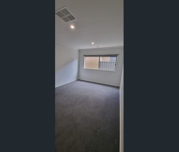 Near new 4 bedroom house for rent (13 Drummoyne Street Tarneit) - Photo 2