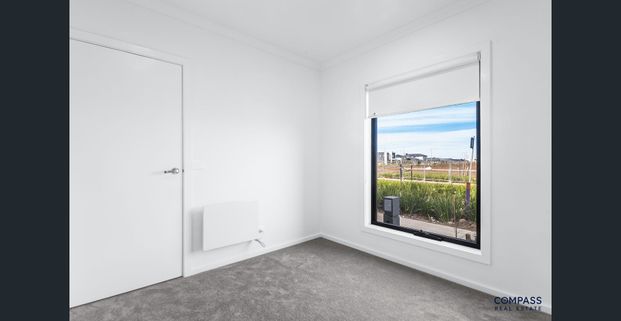 ONE WEEK FREE RENT WITH SIGNED LEASE - Photo 1