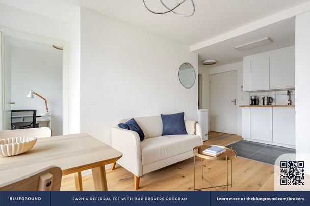 Stylish Furnished Apartment in Zürich with City Views - Photo 1
