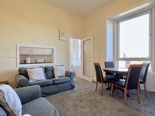 4 bedroom flat to rent - Photo 1