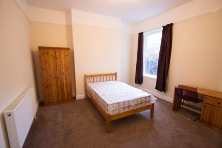 8 Bed Semi-Detached House, Carlton Road, SO15 - Photo 3