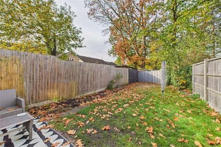 Inglewood Avenue, Camberley, Surrey, GU15 - Photo 2