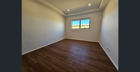 $540perweek/4 bedroom/2 bath/2 Living area - Photo 4