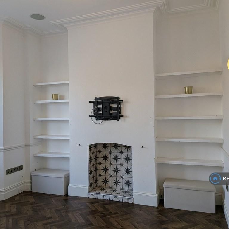 4 bedroom semi-detached house to rent - Photo 1