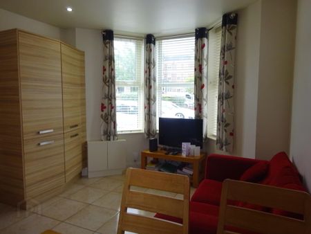 Flat 1, 51 Fitzwilliam Street, Belfast, BT9 6JW - Photo 2