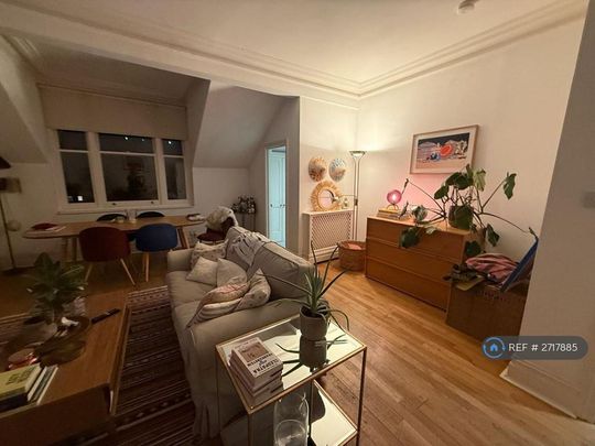 3 bedroom flat to rent - Photo 1