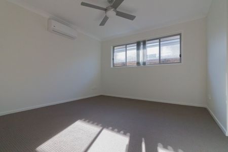 Modern 4 Bedroom Home In Quiet Location - Photo 4